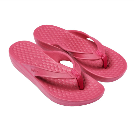 Joybees Women's Varsity Flip Sandal - Beetroot