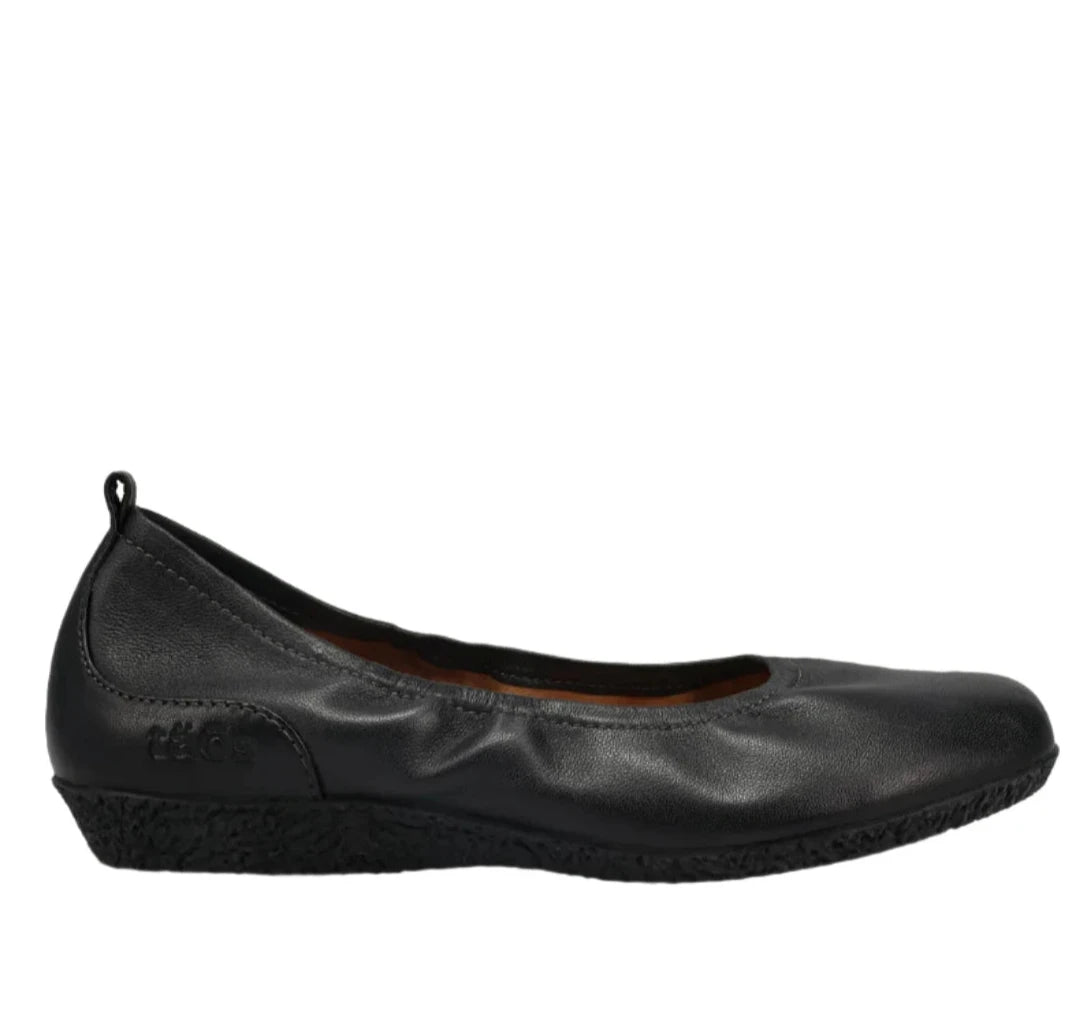 Taos Women's Chit Chat Flat - Black