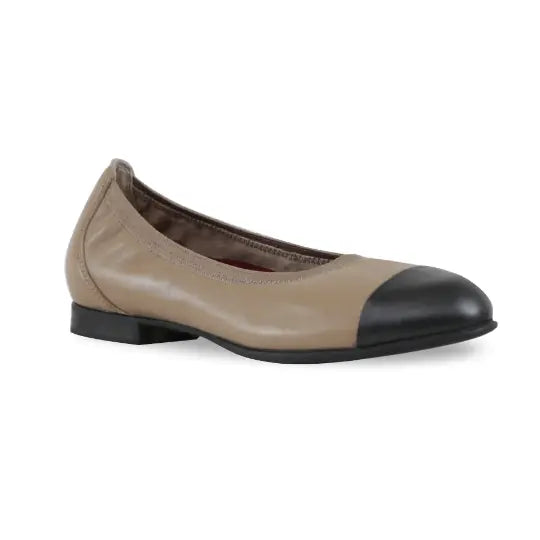 Munro Women's Mila Ballet Flat - Woodsmoke Combo