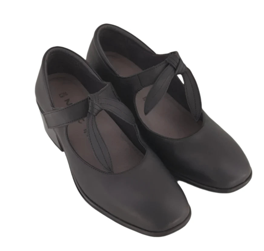 Naot Women's Nobility Mary Jane - Black