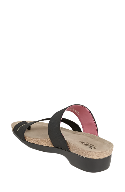 Munro Women's Aries Comfortable Sandal - Black Fabric