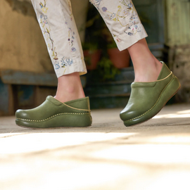 Dansko Women's Platform Pro Nubuck Clog - Green Burnished